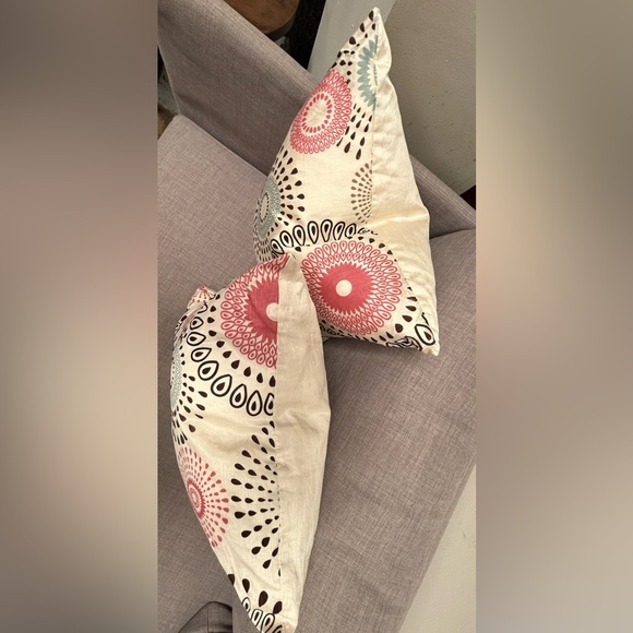 Cut Velvet Medallion on Taffeta Fabric Accent Pillow COVER ONLY
#0911248B - Picture 3 of 11